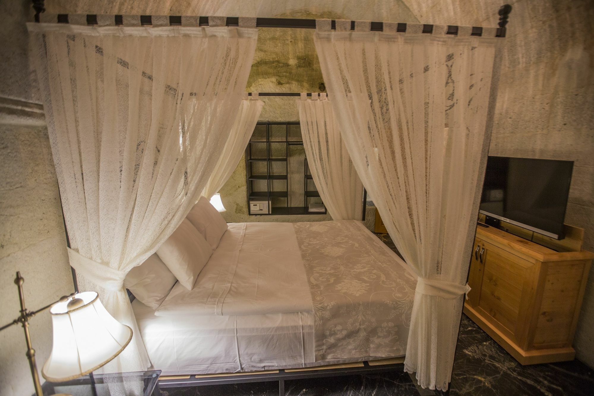 Hotel Agarta Cave